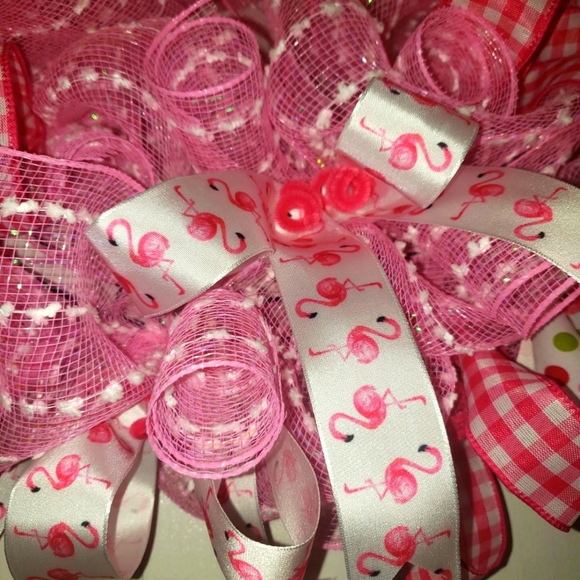 Pretty in Pink Flamingo Wreath - Picture 3 of 4